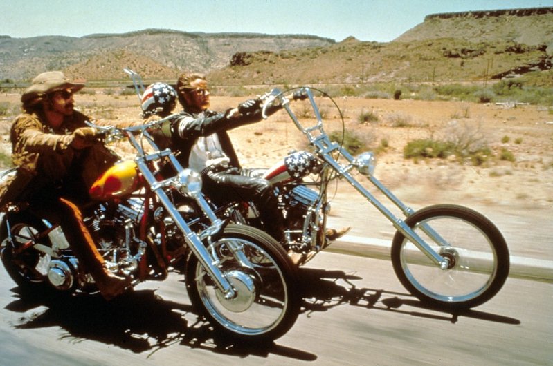 The_Tommy_Hough's tweet photo. Very sad news for cinema fans and those who note the passing of an era as the other #EasyRider has taken his last ride, 50 years later. RIP #PeterFonda, friend of freedom, #Byrds and #Beatles #FavoriteMovie #WasntBorntoFollow #EverythingsAllRight https://t.co/nTarRnY6h6 https://t.co/SrvG366gI6
