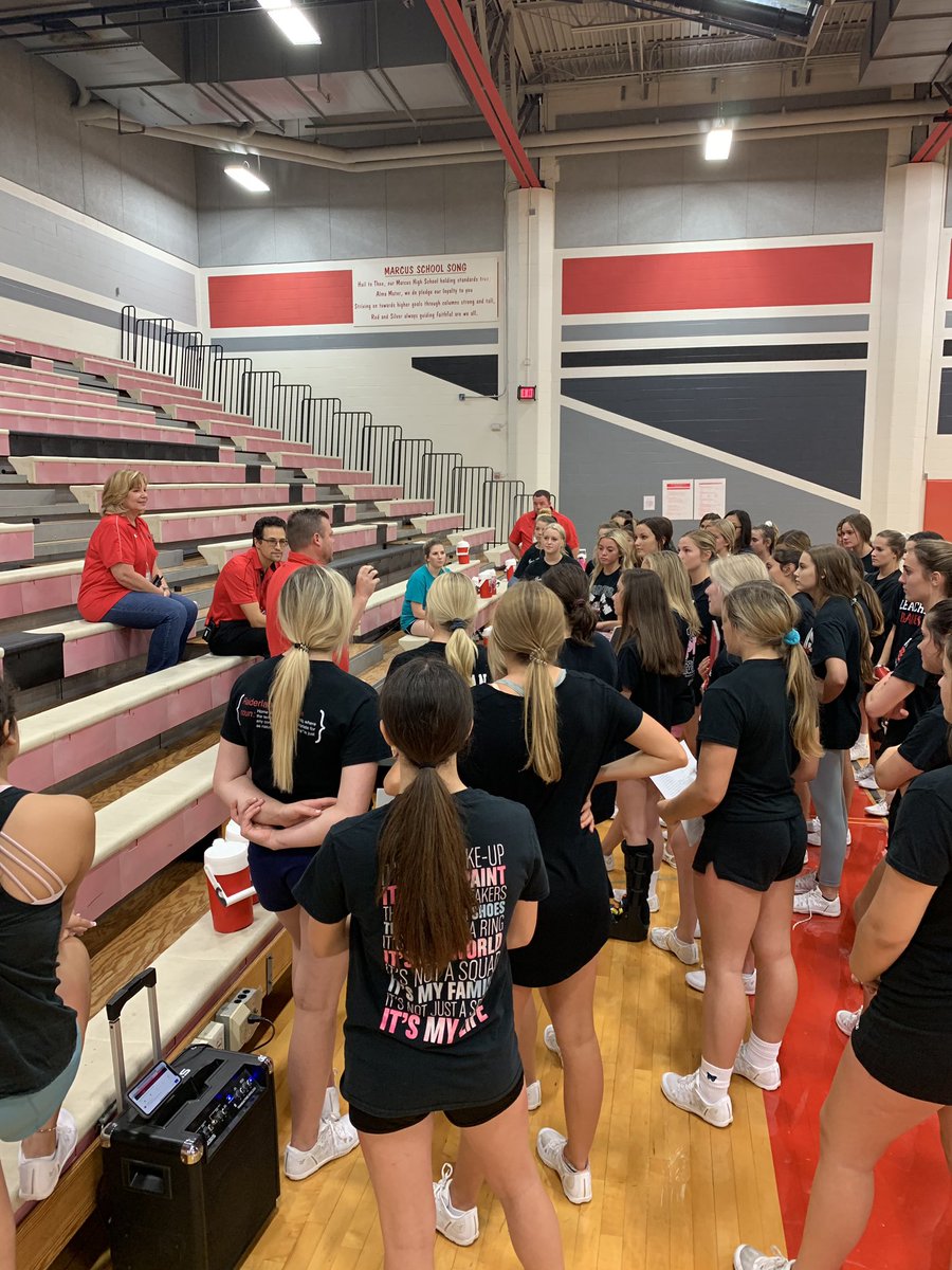MarcusHSCheer's tweet photo. We truly have the best admin team in the NATION! Thanks to our LEADERS for thinking of us! #popsicleswithprincipals #WeareMarcusWeareOne @Marcus_HS https://t.co/bV1402d9Me