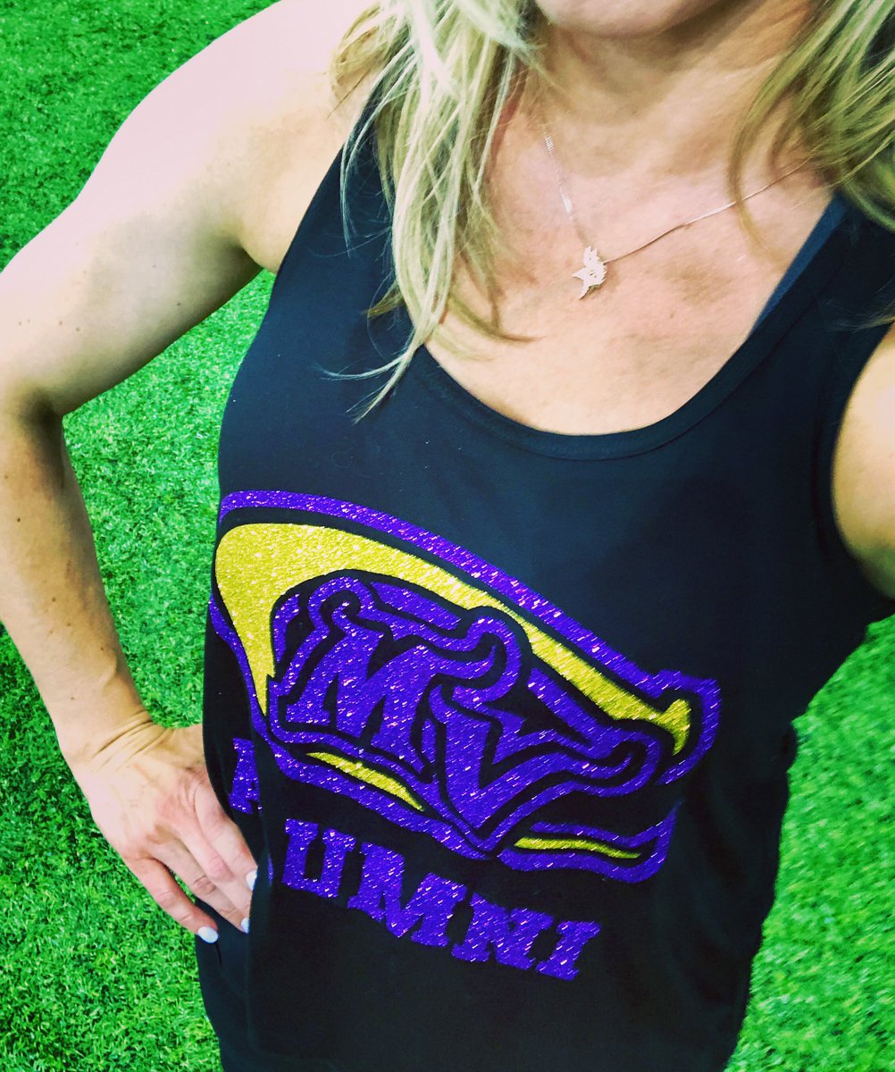 NikkiMarie_p's tweet photo. Dusting off the ole poms this weekend! 😋 ✨💜✨ 
#onceanmvcalwaysanmvc #mvcalumni #skolvikings #sisterhood #NFL100 https://t.co/DnkoWRZuYT