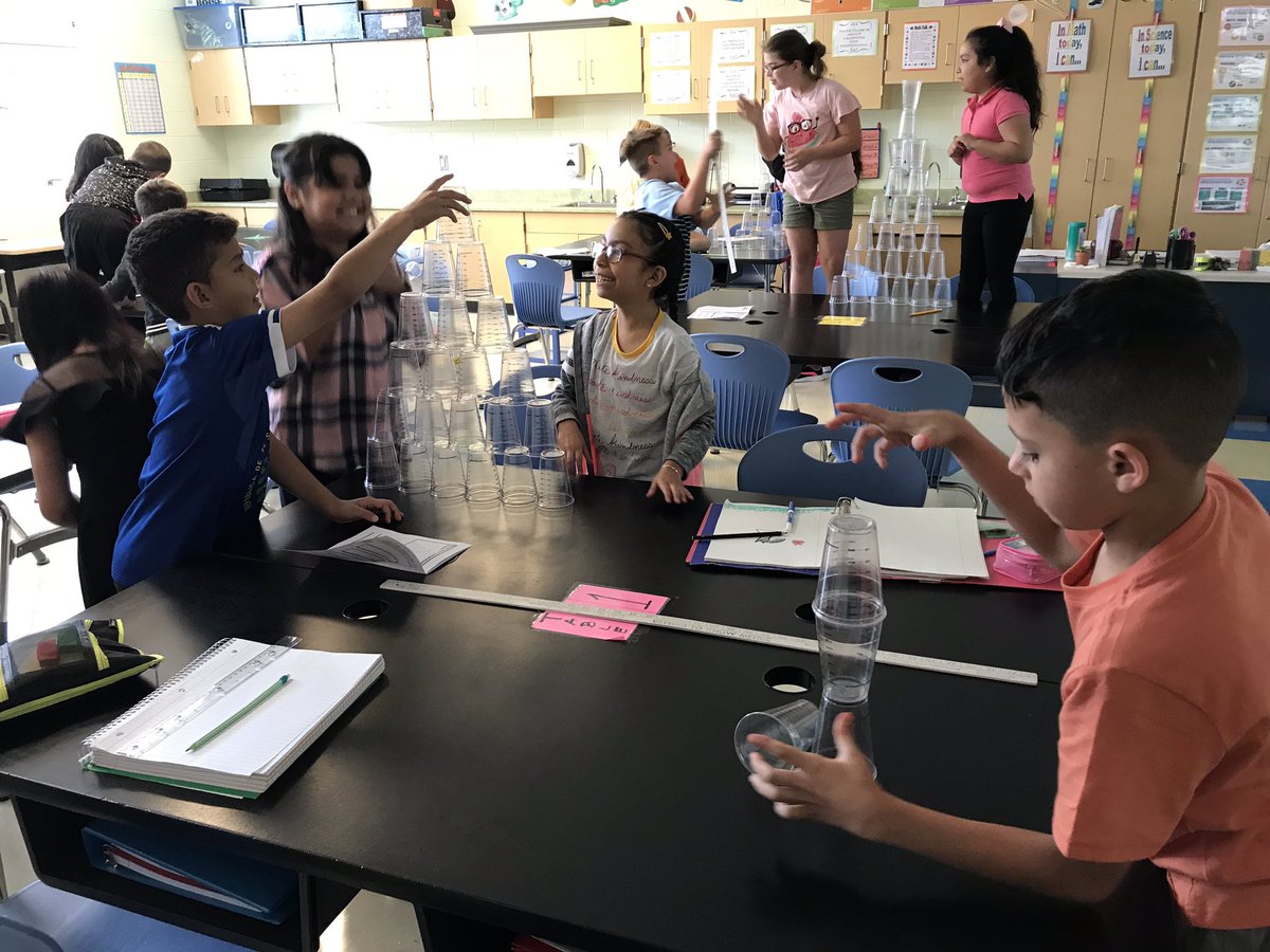 Hamilton_FW's tweet photo. Fourth graders in Mrs. Shadrachโs classes work on team building with the tallest cup tower challenge! #BackAtTheBlue #BigBlueOnTheMove #FierceFalcons https://t.co/2LSG957gLF