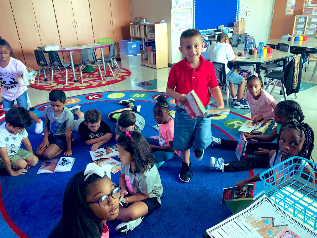 VVannoy's tweet photo. Just the sheer fact that we can capture kids enjoying books on the 2nd day of school melts my ♥️! This is what second grade looks like! 📚Happy New School Year @AlvinISD https://t.co/v01b5Bo6GI
