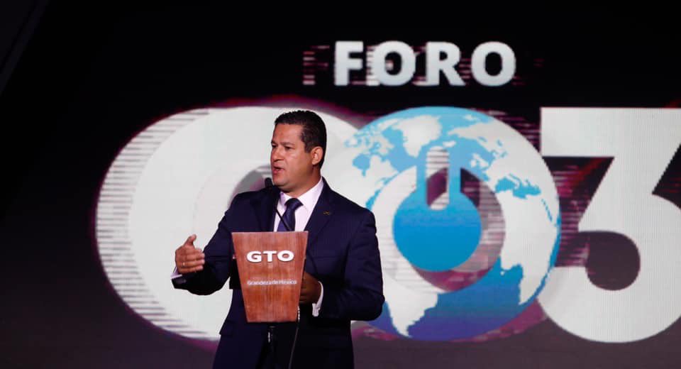 tnavarrogto's tweet photo. Felicidades amigo @RojasAvilaLuis por tan magno evento #ForoGO3 en beneficio de la industria Guanajuatense. Sigamos siendo #GrandezaDeMéxico @COFOCE https://t.co/fnUvKPfMZI