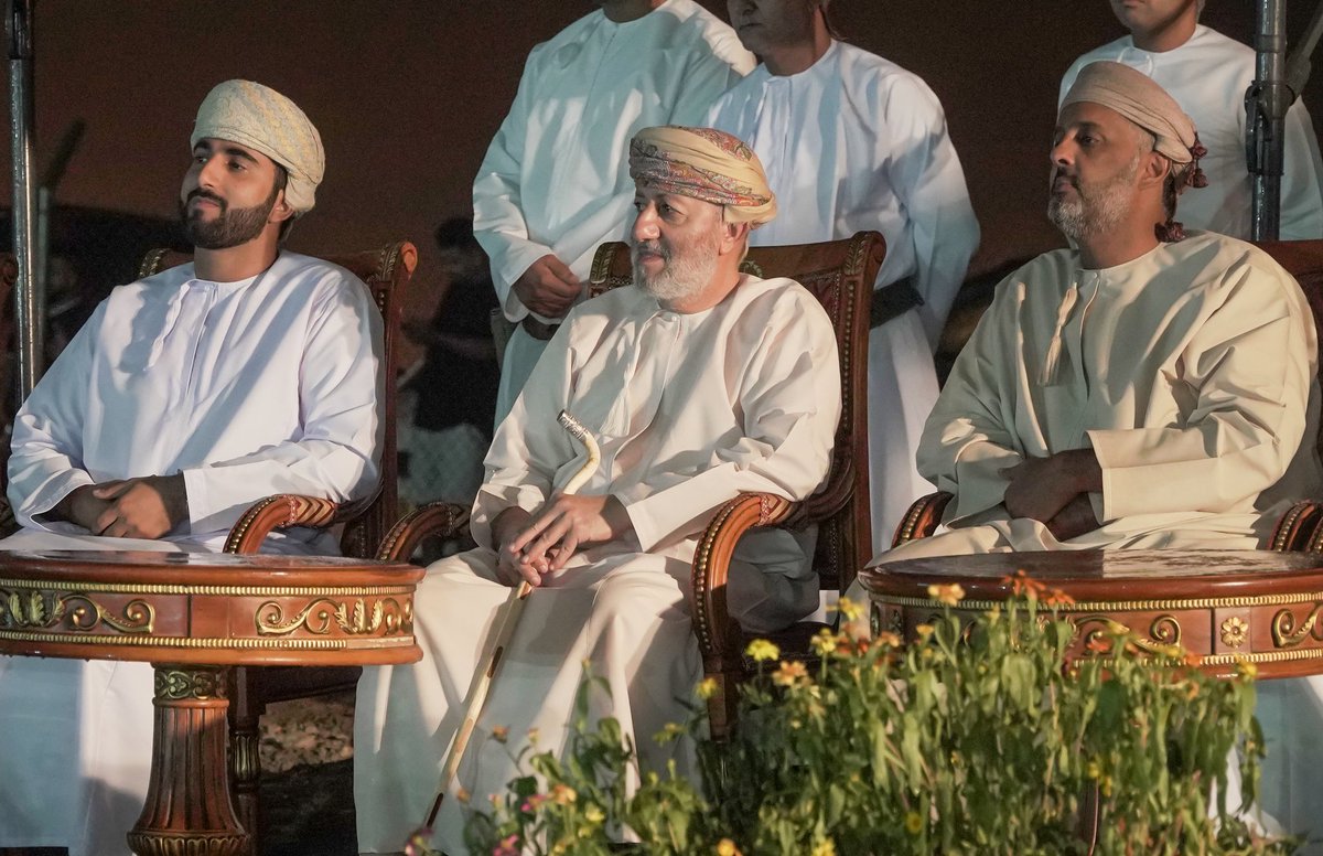 DesertGuideTour's tweet photo. ختام بطولة الدفع الرباعي الثالثة في كرنفال المناطيد  تحت رعاية معالي السيد محمد بن سلطان البوسعيدي وزير الدولة ومحافظ ظفار بإدارة وإشراف فريق ظفار ديسكفري . شهدت البطولة حضور جماهيري كبير ومنافسة شديدة بين المتسابقين.  

@omanballoons 
@salalah_fest 
@DhofarMun https://t.co/aJO8qvR8Xt