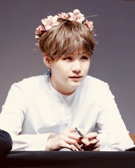 yoonipoundcake's tweet photo. 🌸🌺🌸                    #beanersforbangtan https://t.co/oNEuNOXKYX