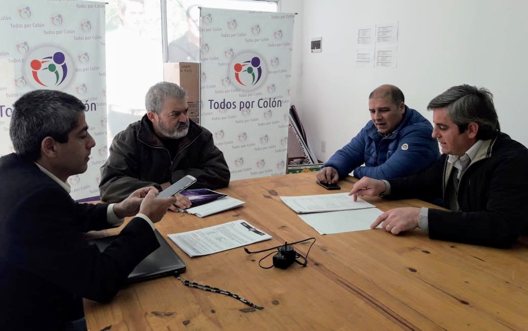 JoseLuisWalser's tweet photo. Con parte del equipo de trabajo de Todos por Colón, nos reunimos con el Coordinador de Artesanos Hugo Da Silva para planificar el desarrollo y organización de la próxima Fiesta Nacional de la #Artesanía. https://t.co/YL1QKbO4to
