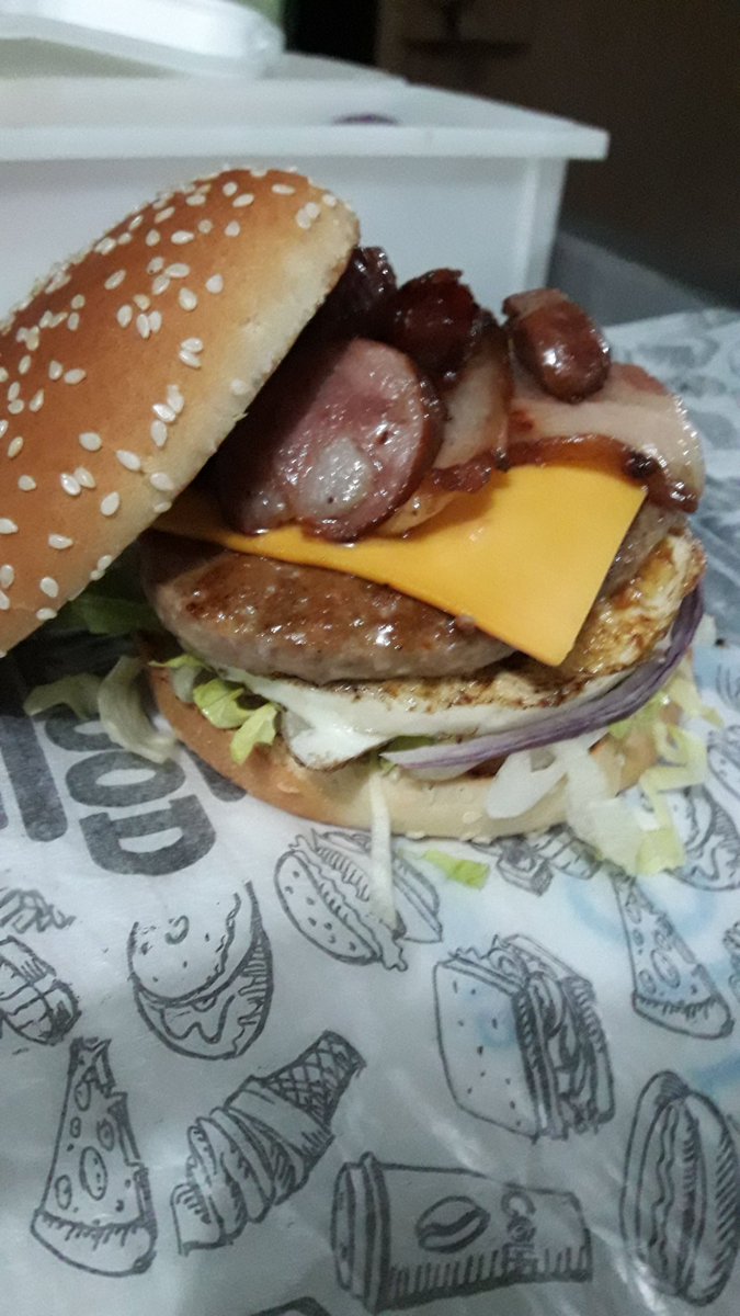 Guimaciel22's tweet photo. Ta fluindo pedidos de hoje .. quem quiser o cardápio só chamar 97594-7916 #fmldelivery https://t.co/l8y57cAJiM