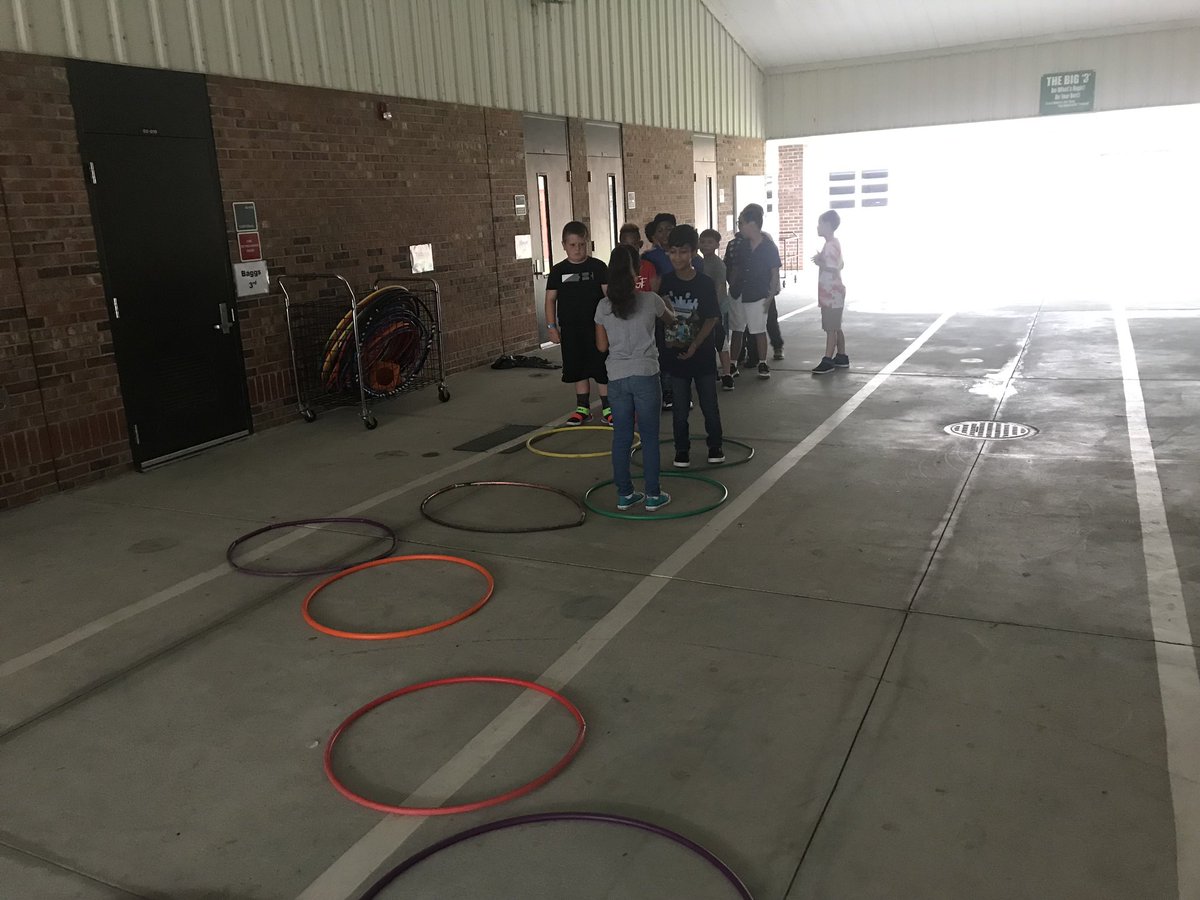 Saddlewood_MCPS's tweet photo. A little rain didn’t stop us from having productive PE today. A little music and movement is always a good time! @BenWhitehouse98 @WymanHeather #FANSschool https://t.co/tvPGTHy41p