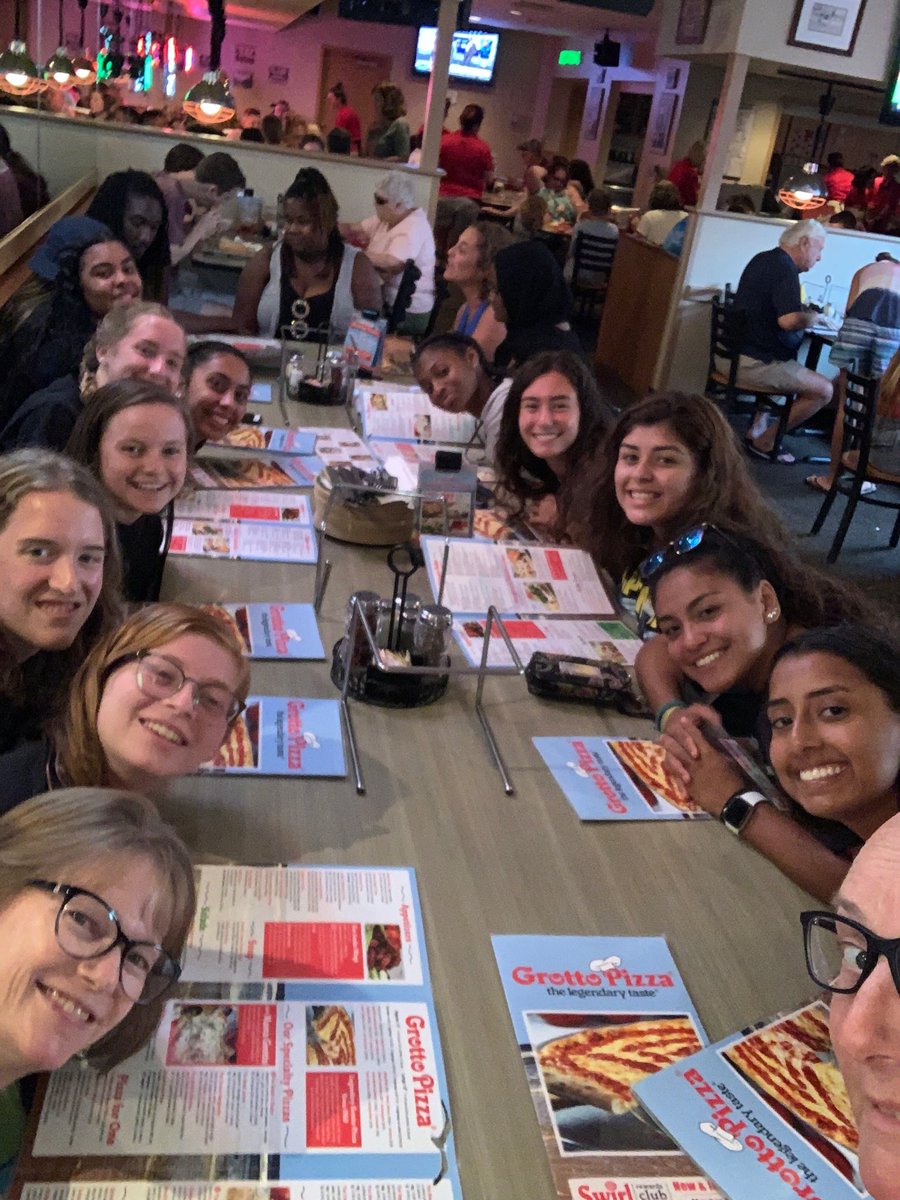 pbhs_sports's tweet photo. #PBFH at Grottoโs Pizza! #PreGameMeal https://t.co/k6G5Hxna8H