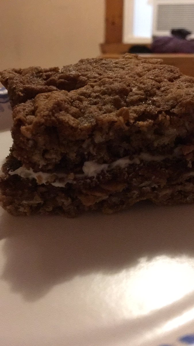 SavetheGryphons's tweet photo. Homemade oatmeal cream pie. I shouldn’t be allowed to bake. #baking #bakingisscienceforhungrypeople https://t.co/qVhaYnmGX1