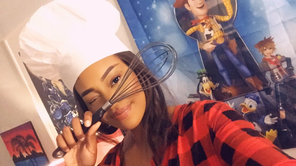 KiwiOnTheSticks's tweet image. I’m goin live in 30 to do some breakfast prep and rehash #streamstar! IM SO EXCITEDDDDD 
twitch.tv/kiwionthesticks