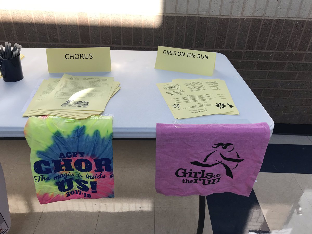macch12's tweet photo. Getting kids registered for #ACFTchorus and @GOTRdfw at Meet the Teacher Night! @mrsshier_sstars wants YOU! #WeAreBirdvilleISD https://t.co/Ic6qKf0J0e