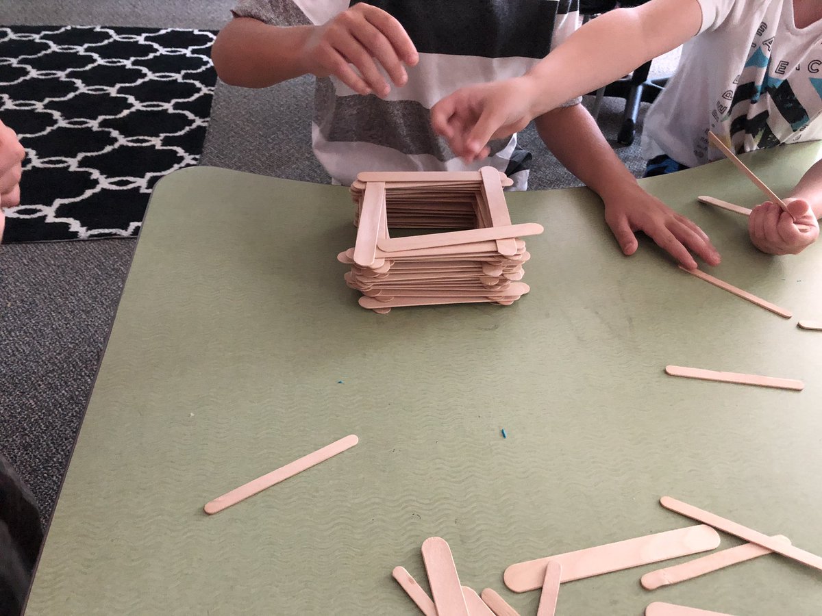AyresBailey's tweet photo. We started our Friday with our first STEM challenge! The students loved it! #camachoSTEM @Camacho_Elem https://t.co/hkXvwAuKoB