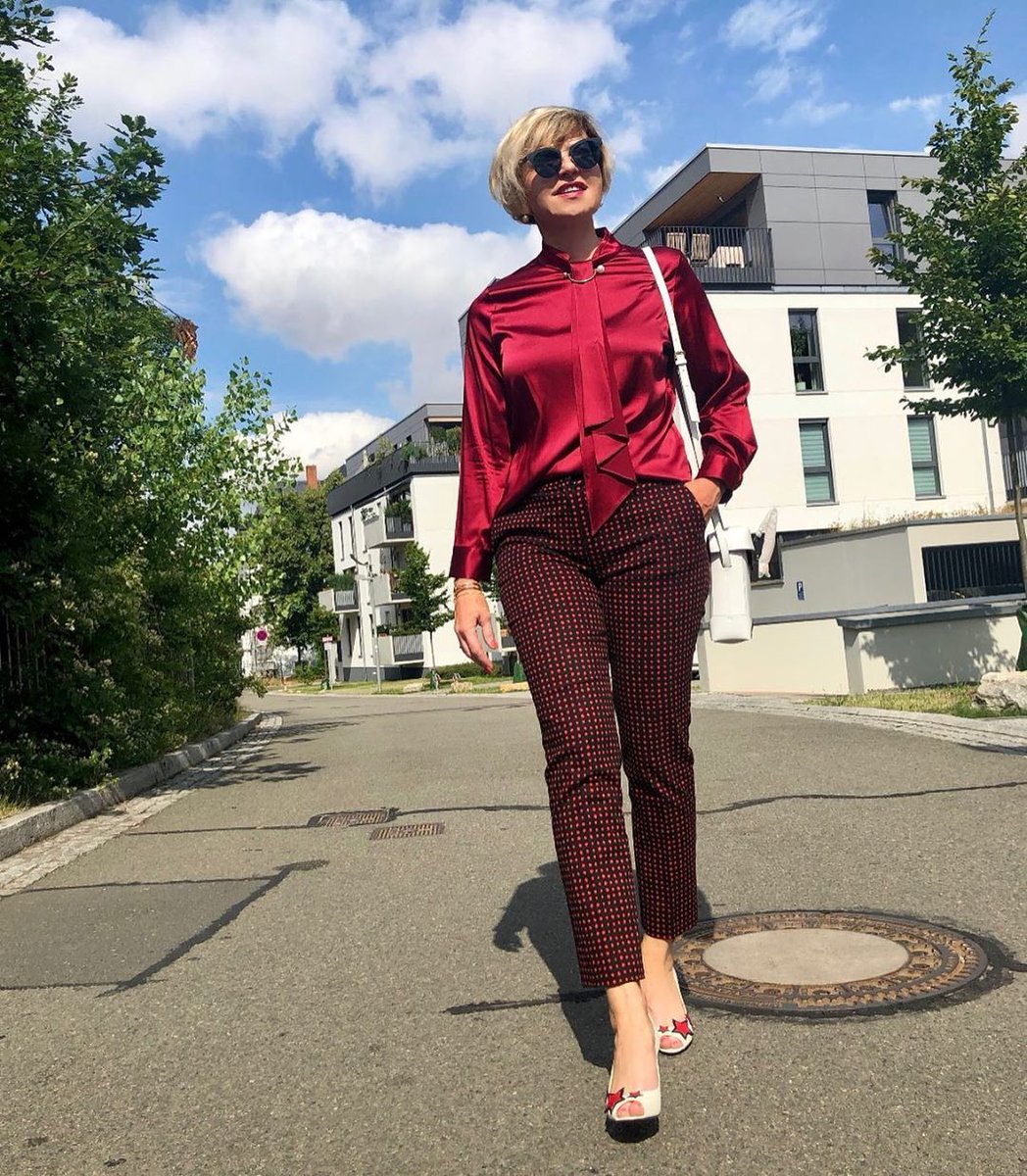LilySilk's tweet photo. Step out in red!
.
.
@live_in_erfurt thank you for the love and sharing~~
#blouse #frenchstyle #blouses #shirtdress #buttondown #shirtstyle #silktop #silkshirt #silkblouse #blousesatin #flowytop #flowyblouse #silkblouses #silkblouses #silk #fashionoftheday #fashionbloggers https://t.co/HfI9X1qhZ7