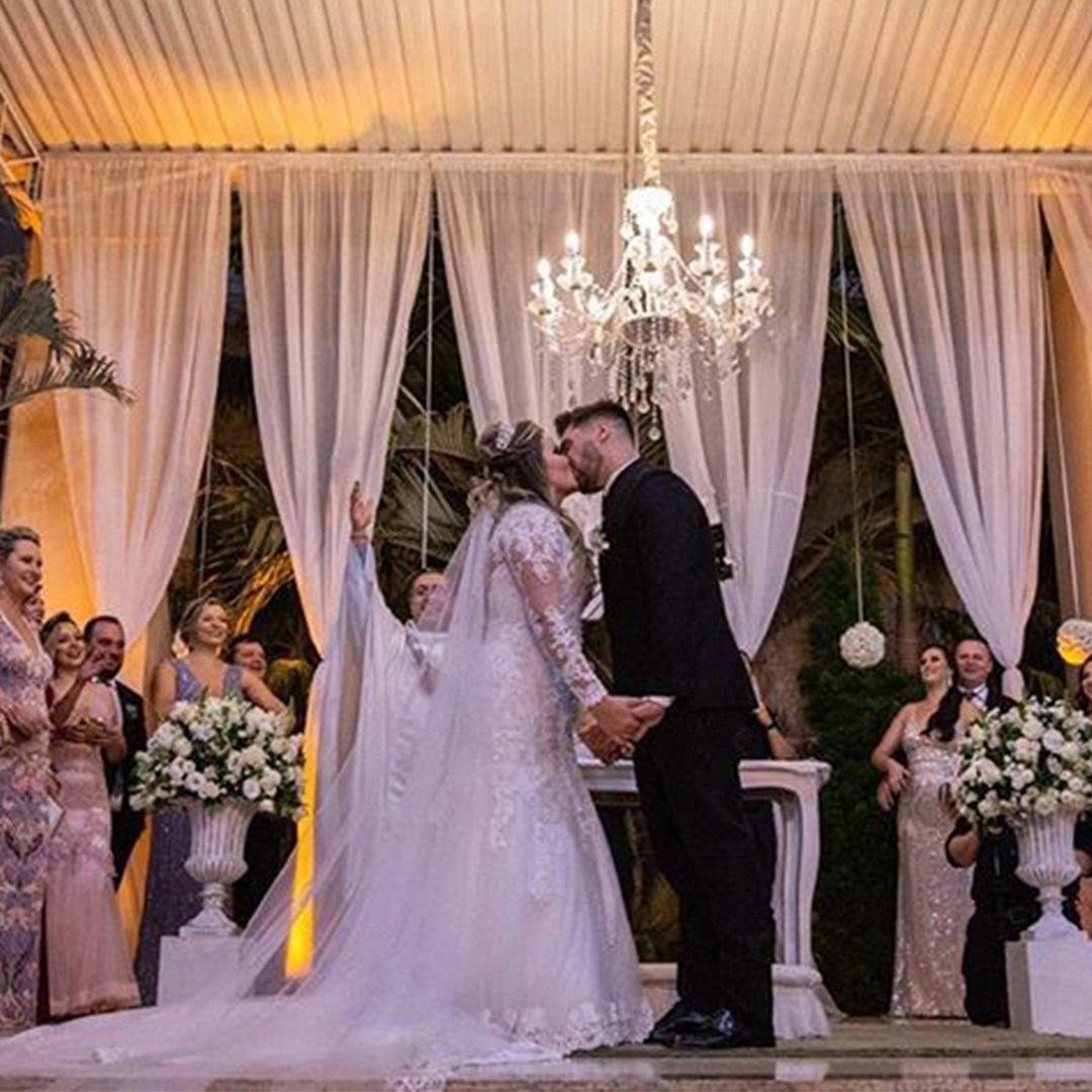 nova_noiva's tweet photo. Nossa linda noiva Riane!
#eusounovanoiva #noivasreais #vestidodenoiva #casamentos #noivas2019 #noivas #casei #enfimcasei #enfimnoivei #weddingdress #wedding #casando #festadecasamento #festa #married #justmarried #novanoiva #bridephoto #photooftheday #instapost #socialmedia https://t.co/pX6Y8i1kL4