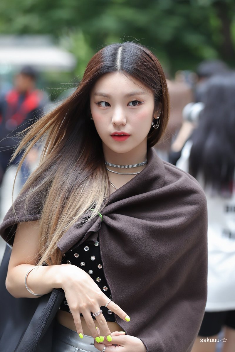 Sakuuu Sur Twitter Kbs Music Bank Itzy イェジ リュウジン Itzy 있지 Yeji 예지 イェジ 류진 Ryujin リュジン