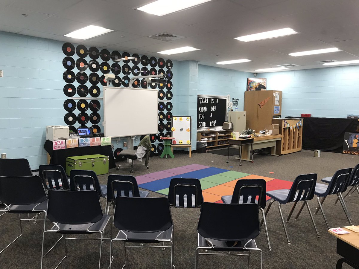 Music_MayBerry's tweet photo. It’s starting to look like a classroom now! Two more walls painted, a reading corner, a bulletin board, and a few decorations are up. #aproductiveday #classroomtransformation https://t.co/70BxZ6ML9Q