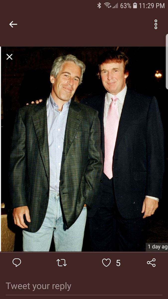 RicardoDonJuan1's tweet image. Yes!! Let's #DefendTrump
For being a racist!
For Cheating on everthing!
For paying hush money payment to a pornstar!
For being bestfriends with a child molesters!!
#TrumpHasFamilyValues LOL!!