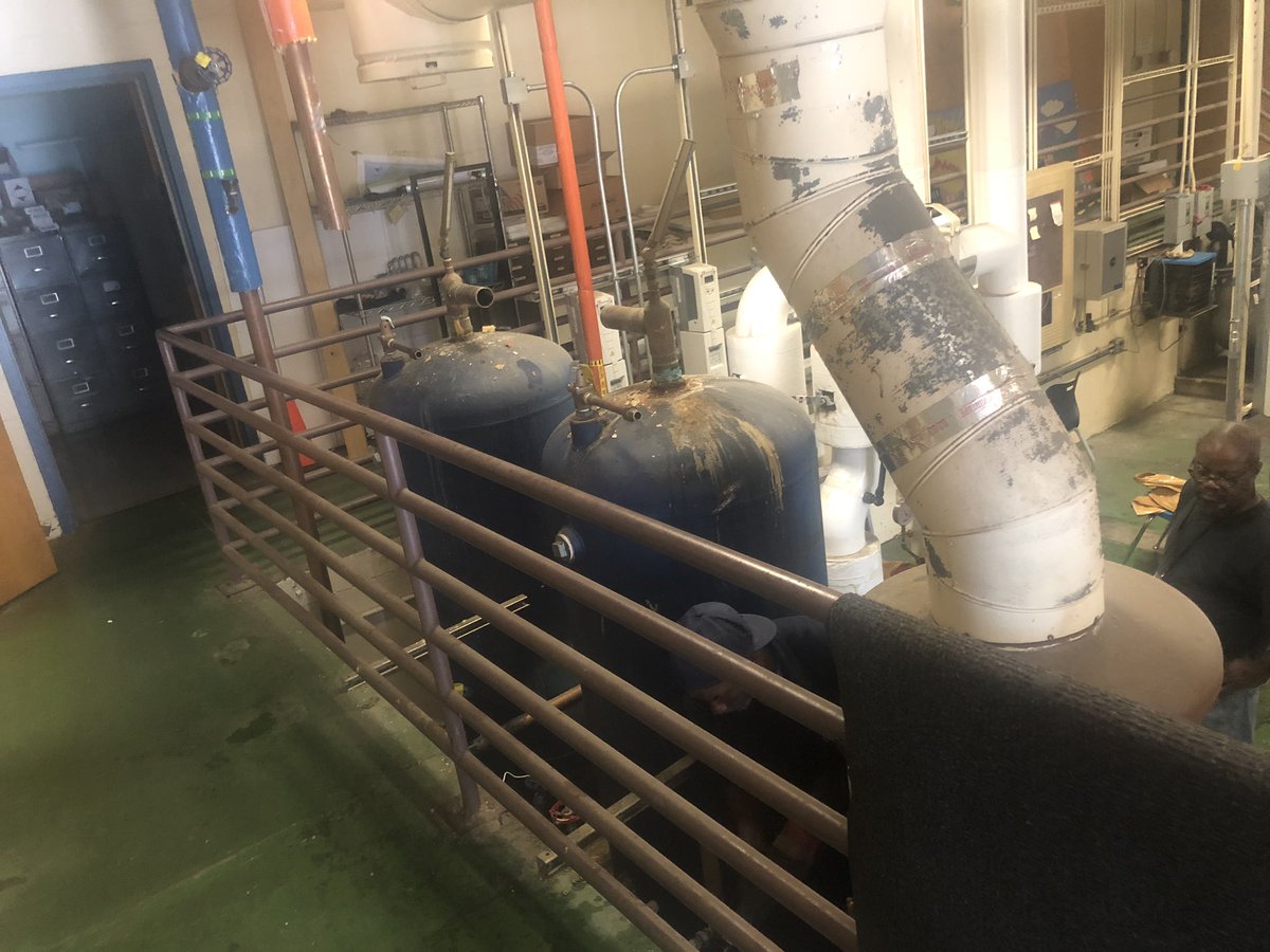 CountysBest1's tweet photo. Friday Night Lights. Out with the old, in with the new. @pgcps Maintenance Crews replacing Hot Water Storage Tanks @BuckLodgeMS. Good job crews and Be Safe. #WeReady #SummerGrind #900 #FriNight #BlockParty817 #Countdown18Days https://t.co/T4A90BoBOA