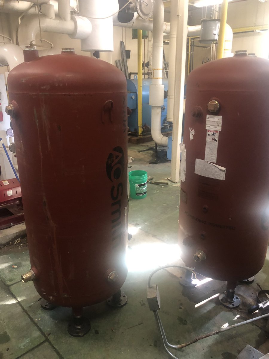 CountysBest1's tweet photo. Friday Night Lights. Out with the old, in with the new. @pgcps Maintenance Crews replacing Hot Water Storage Tanks @BuckLodgeMS. Good job crews and Be Safe. #WeReady #SummerGrind #900 #FriNight #BlockParty817 #Countdown18Days https://t.co/T4A90BoBOA
