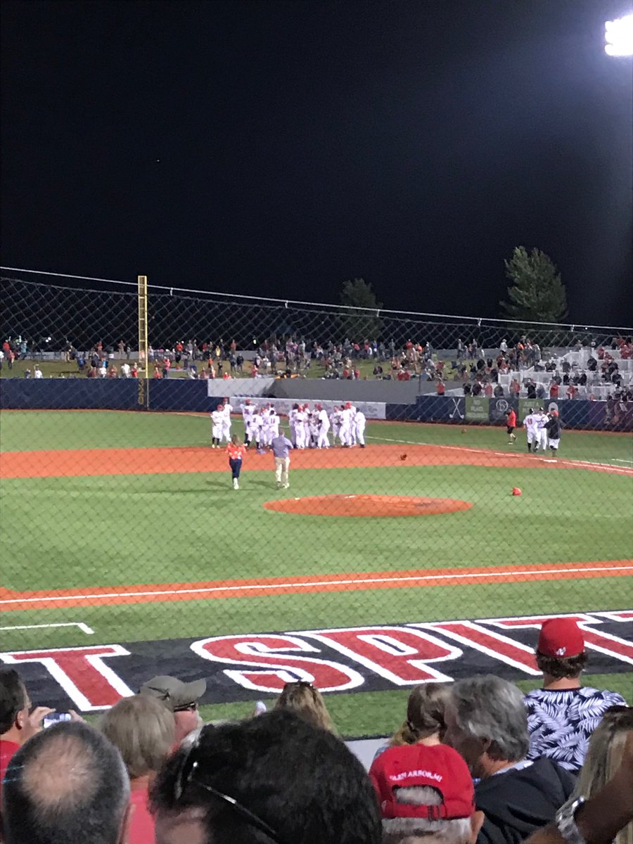 SusanFall's tweet photo. โฆ@TCPitSpittersโฉ The moment when you win the championship!!! #NewTeamNewFun https://t.co/FcmWcwW8Fs