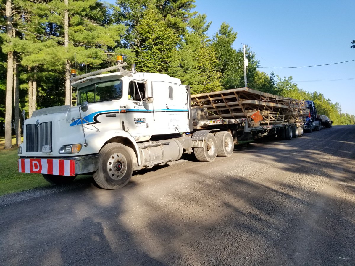 vg_tim's tweet photo. 2 loads up to Galetta this am. First time hauling the prefab roof for a #Guildcrest Banff model home. Trying something different to speed up stitch. Then 2 loads out of Horst to Vankleek Hill this aft. Always having fun hauling the stepdecks. https://t.co/42JCdqcZmL