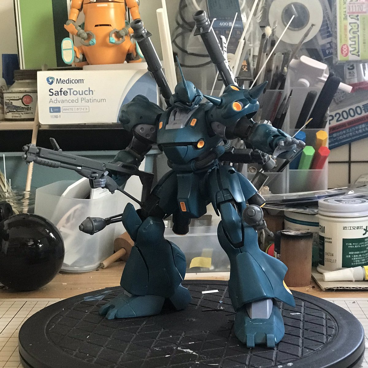 MGケンプファー始めました。
やっぱデカイのは良いな。HGとは組み上がった時の満足度が段違い！
このまま塗るだけでも大分かっこよくなりそうだけど、少し工作して間に合えばオラザクに出そうかなー。