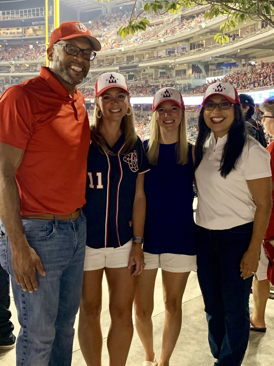 Radford Night at the @Nationals 800+ strong! Alumnus @HeatherZiMS  with President @BrianOHemphill and the First Lady. @radford_alumni #highlanderpride