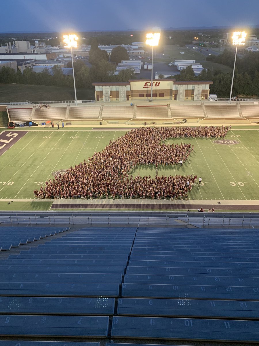 EKUStudentLife's tweet photo. Our new #EKU Colonels are having a blast at #BigEWelcome! 😍 #Classof2023 https://t.co/CUUkMiAkHc