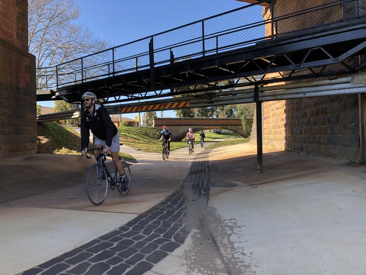 bicycle_network's tweet photo. Stunning morning for a members’ ride in Bendigo - green, lakes and urban thanks Bicycle Bendigo https://t.co/OUwhnHS2Wr