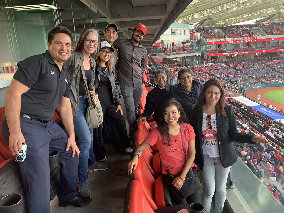 iluminet's tweet photo. Disfrutando del #Lightbeers Beisbolero, gracias a @MuscoLighting Estadio @DiablosRojosMX https://t.co/fUWOchrdcj
