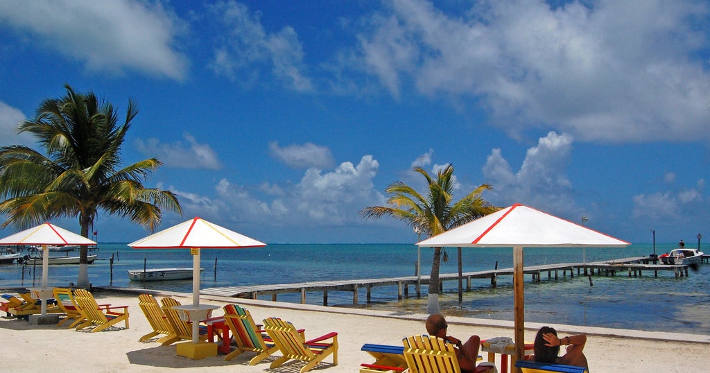 AdventuresBz's tweet photo. Belize, A Hot Destination For Fall/Winter Travel, why? See the answer to that question here: https://t.co/Nu2WkSZsF3

 #Belize #AdventuresinBelize #AdventureVacations #BelizeTravel #BelizeAllInclusive #BelizeResorts https://t.co/V7UohPsRH5