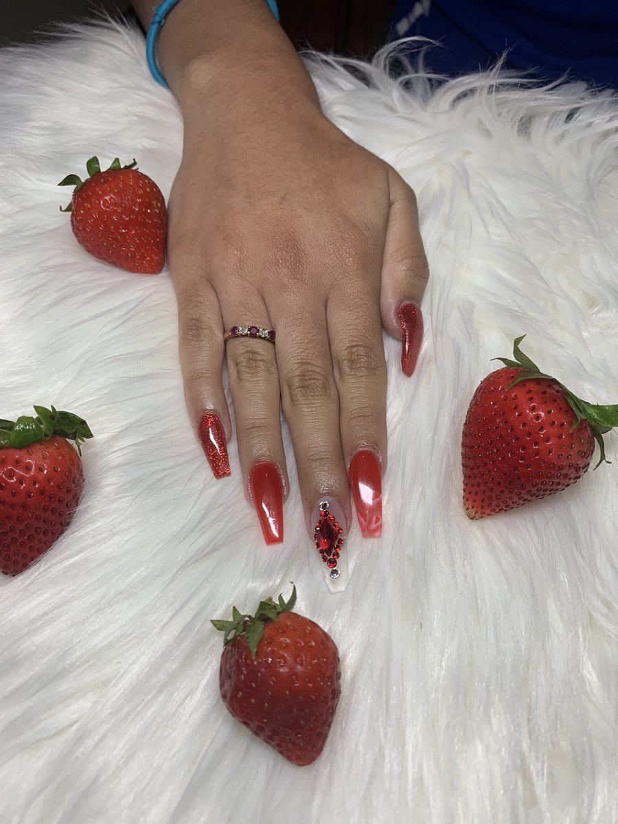 Strawberry set 🍓🧚🏼‍♀️ 
#irvingnails
#acrylicnails 
#irvingtxnails
#dallasnails
#dallasnailtech