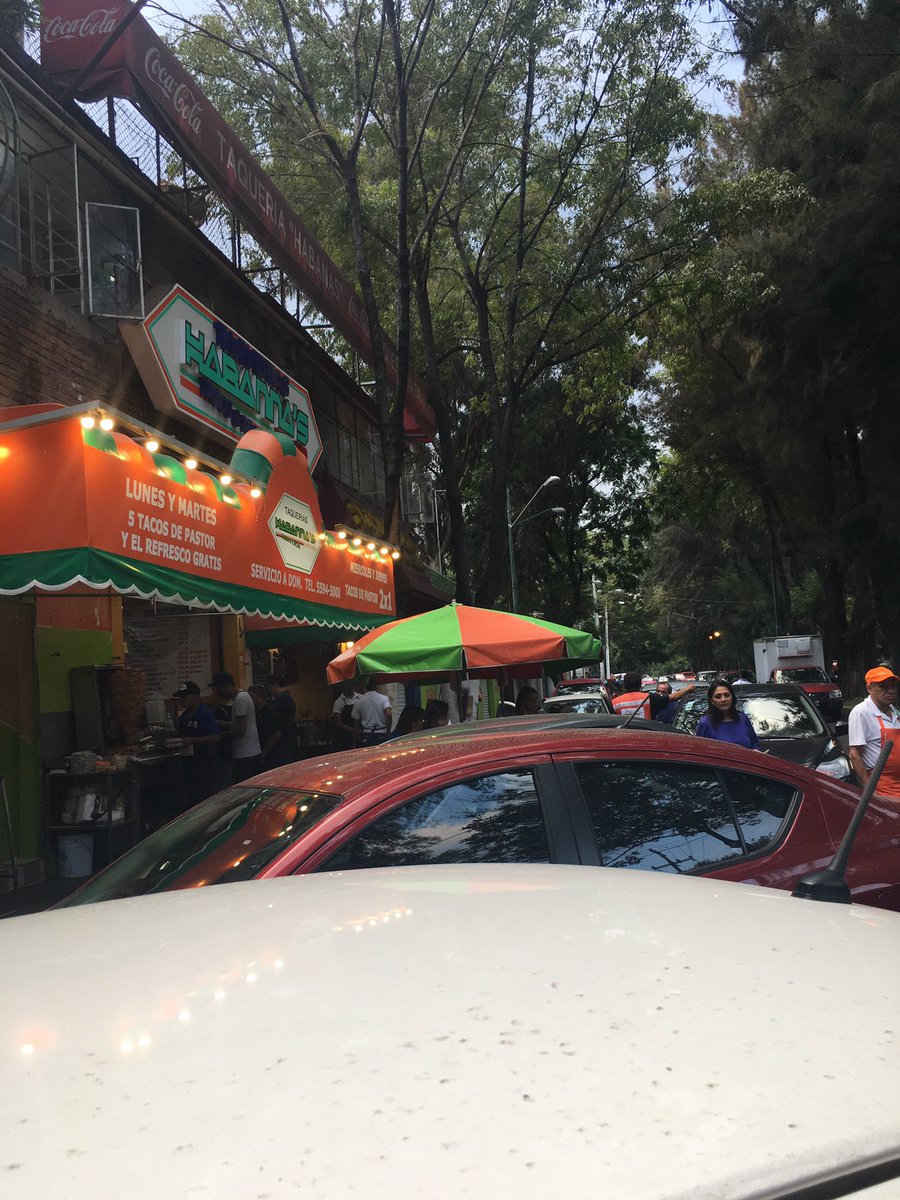 koqueshy's tweet photo. Tengo tiempo denunciando y no he obtenido respuesta, esa avenida ya es intransitable.  @UCS_GCDMX @OVIALCDMX https://t.co/0bnssGj2Qv