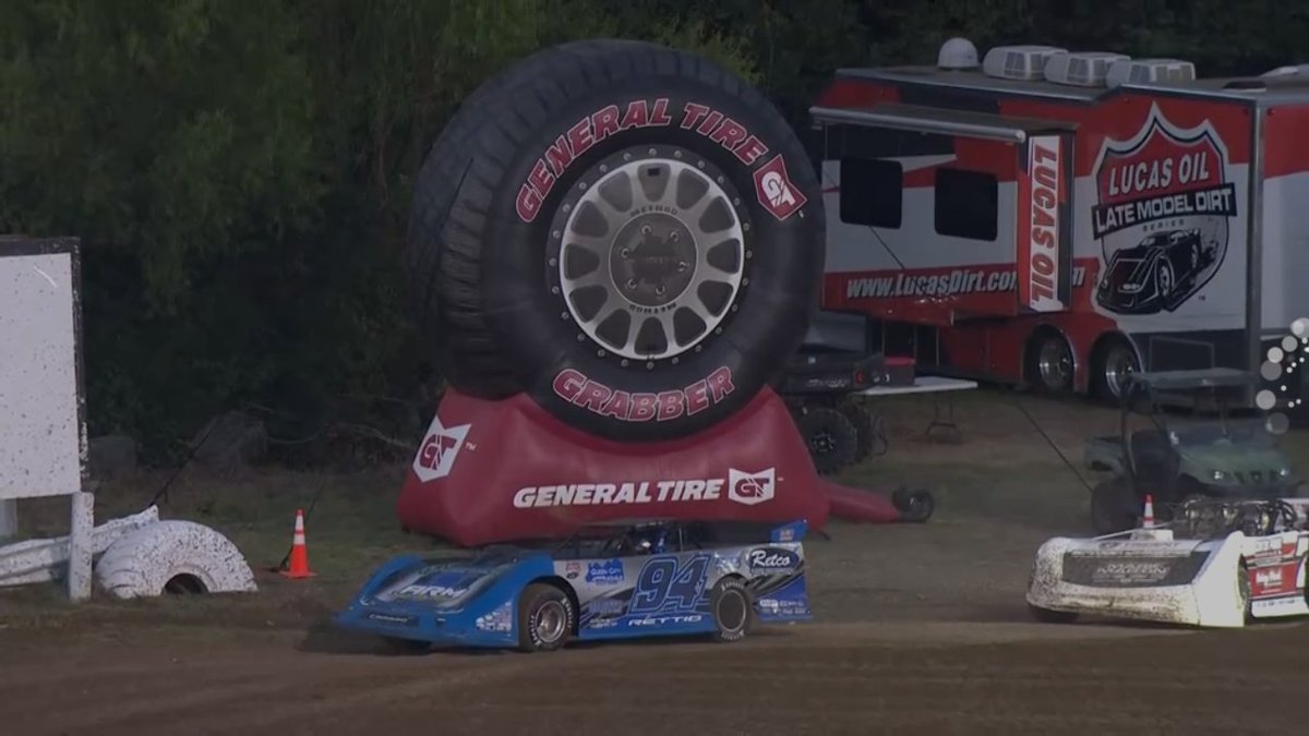 Billyskinner82's tweet photo. Was in the stands live for the North/South last weekend but watching The Topless 100 on @LucasRacingTV listening to @EssexLucasOil @bobdillner. Good luck tonight and go #TEAMZERO #JIMMYOWENS #LORTV https://t.co/0s84xLTYcB