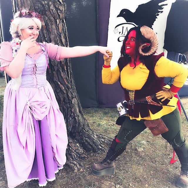MissElisaFace's tweet photo. Bren has a +5 to charisma 🎶
Photo by @mimer49ercosplay
Cassi is @legs_mccoy
Bren is me!
Tiefling tail by @legs_mccoy
Wand holster by @silverclockcostumes .
.
.
.
.
#renaissancepleasurefaire #dnd #dungeonsanddragons #dndcosplay #dndcharacter #occos… https://t.co/z9GyjCDb7e https://t.co/631nnhvEIc