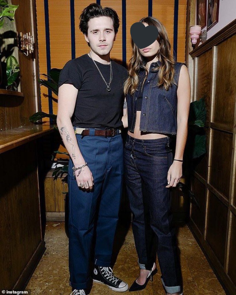 HxrryBiersack's tweet photo. @ElaliWayIero 🌪 ⚡️ 

#HBDBinnieRB ;

—Dentro del evento se toman una fotografía juntos y más tarde Harry la publica.— https://t.co/LYa2PJid2U