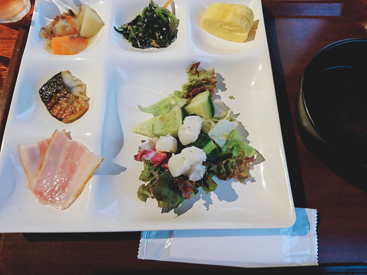 ricecake_cheese's tweet photo. 朝ごはんも私好みの和食メニューがあって美味しかった😋

なんでかビュッフェのカレーが当たりだと2杯余裕で食べられる笑 https://t.co/uzLCWzHa6Q