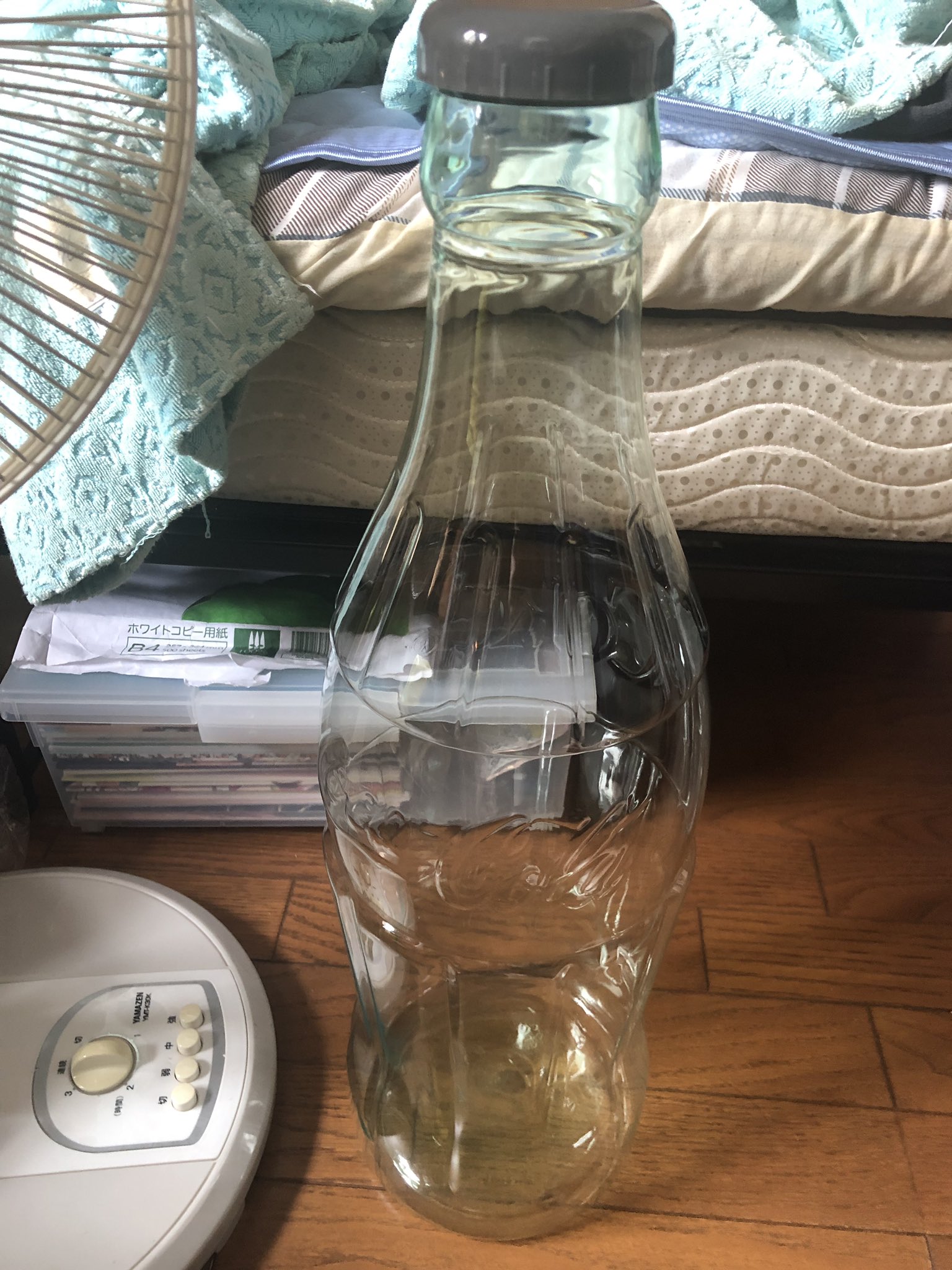 やんだま C100日曜東ク 51a 貯金箱欲しくて頼んだらクソでかいコークビン届いたんですけど 大きさミスった T Co Gpdj9x2h Twitter