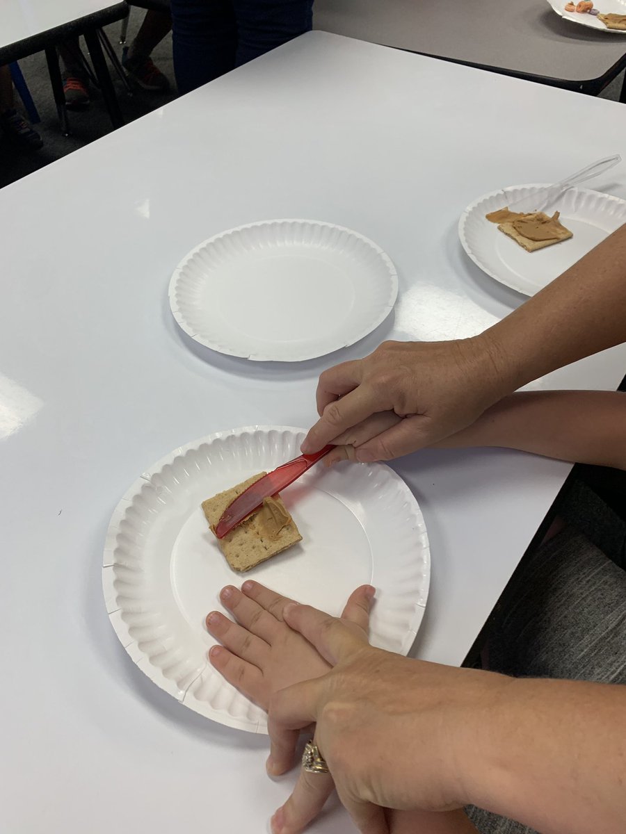 FPSBillieKids's tweet photo. Fun Friday! 1st “Cooking Show” of the year. We are learning to love literacy through a cooking experience. #TeamFlink #TeamMWhite #NewExperiences #FPSPride https://t.co/3liG0VbmWz
