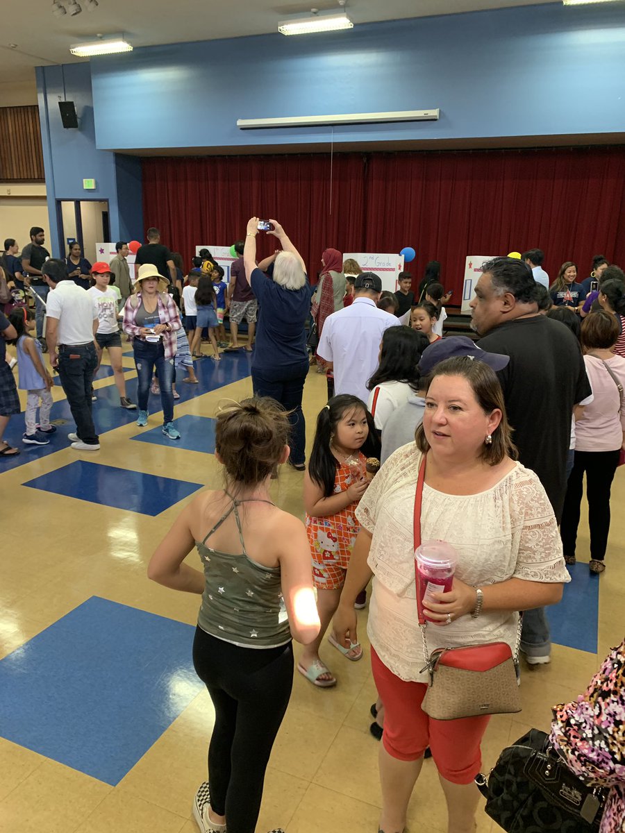 BusdSummerdale's tweet photo. PBIS Kickoff!!! Meet the Teacher Night &amp; Ice Cream Social. Parents &amp; students got to meet their teachers tonight and learn about PBIS that Summerdale is starting this school year!!! https://t.co/5ZwHmuTRwB