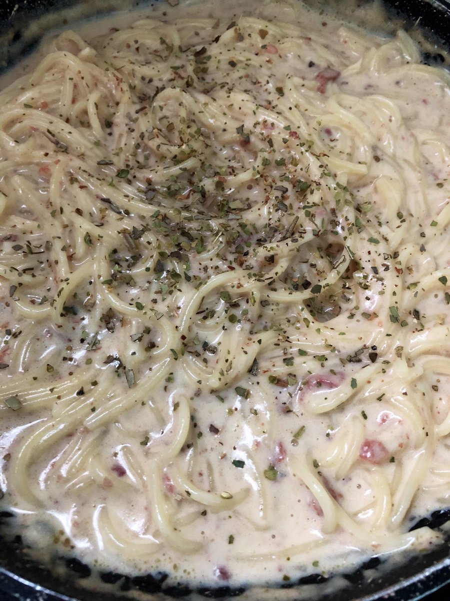 ivhiy's tweet photo. Dah siap sarapannya pak bozyang❣️ @bayuwindra 

Requestnya mac n cheese jdinya spaghetii carbonara krna keabisan macaroni gapapala ya😅 https://t.co/FK2YfSFFJp