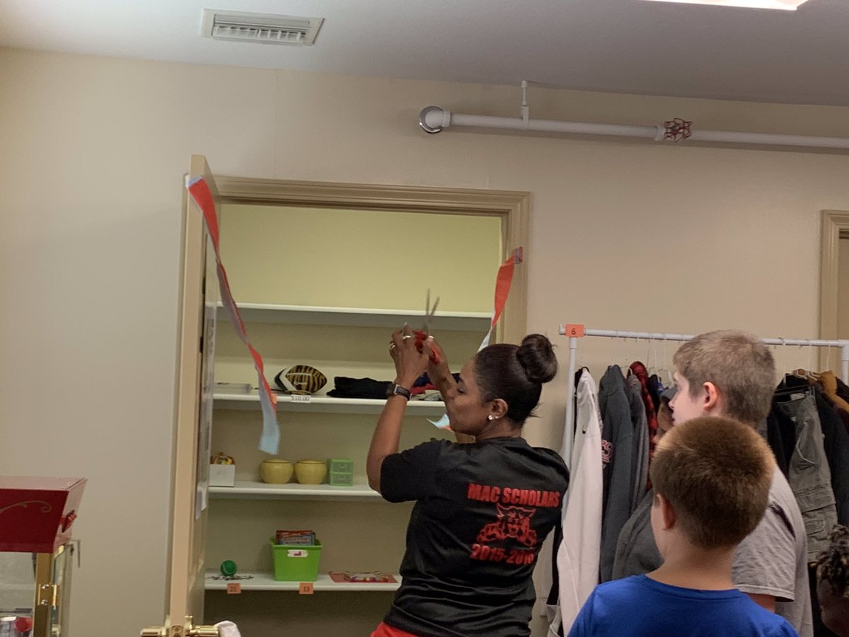 TWoodsDRE_P's tweet photo. The students had an amazing time shopping today at the grand opening of the new CORE store!! #COREROCKS #CPSBEST https://t.co/cKUPUpAUz9