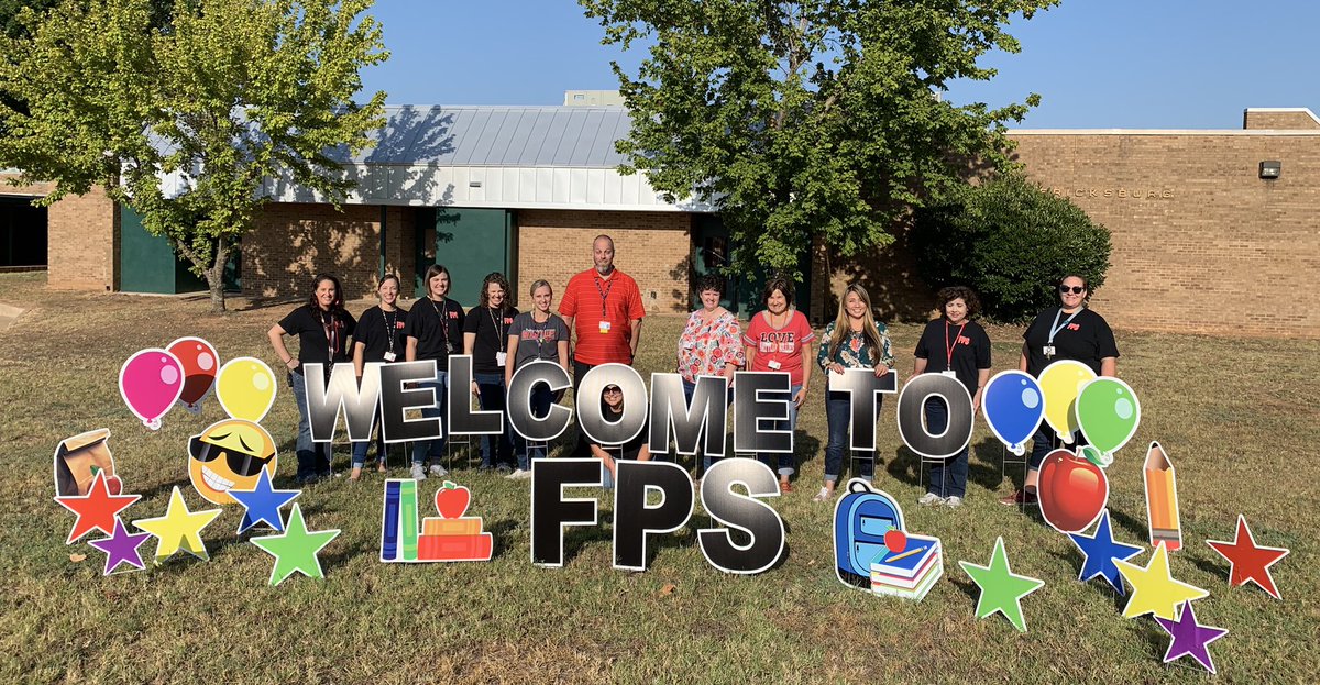 FPSBillieKids's tweet photo. We had a GREAT start to the 2019-20 school year! Thank you to everyone who voted for FPS and helped us win the cool Welcome to FPS sign. #FPSPride #LoveOurCommunity #SignGypsiesFredericksburg #FPSRocks https://t.co/uJWOs8pOyx