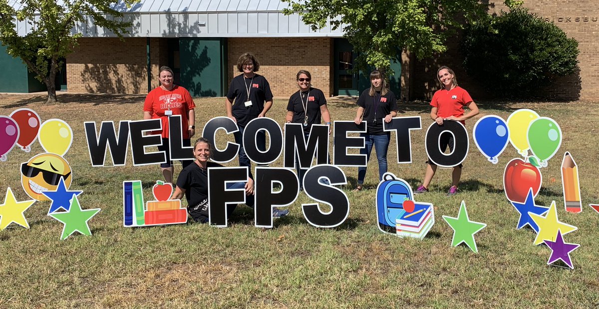 FPSBillieKids's tweet photo. We had a GREAT start to the 2019-20 school year! Thank you to everyone who voted for FPS and helped us win the cool Welcome to FPS sign. #FPSPride #LoveOurCommunity #SignGypsiesFredericksburg #FPSRocks https://t.co/uJWOs8pOyx