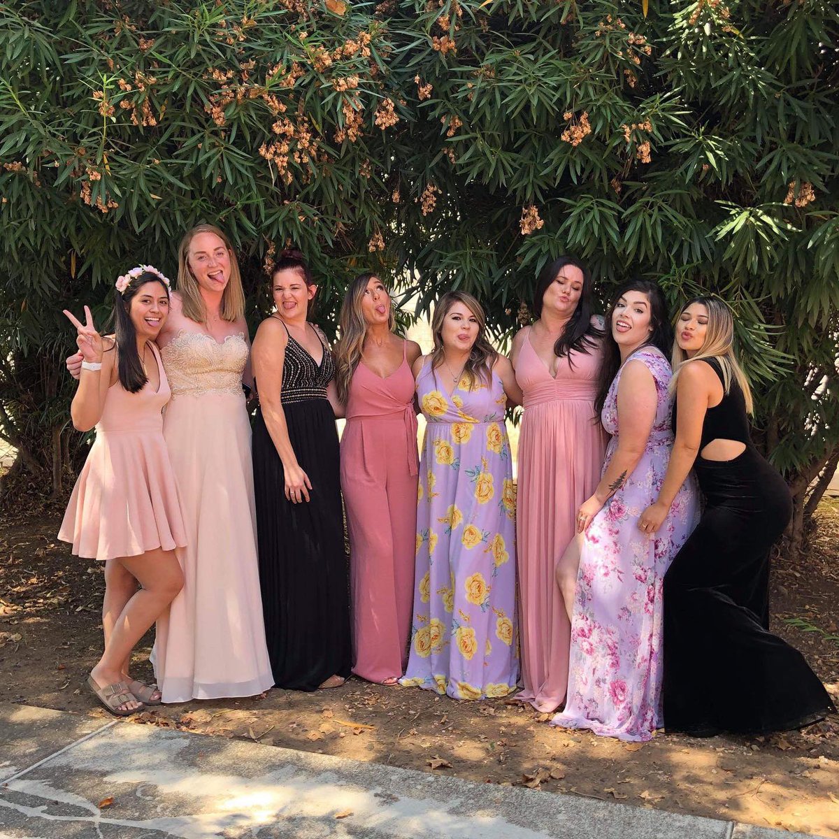 _lacey_michelle's tweet photo. Prom day at work 💖 #LoveLulus #LuCrew https://t.co/HdoMyX03Rh