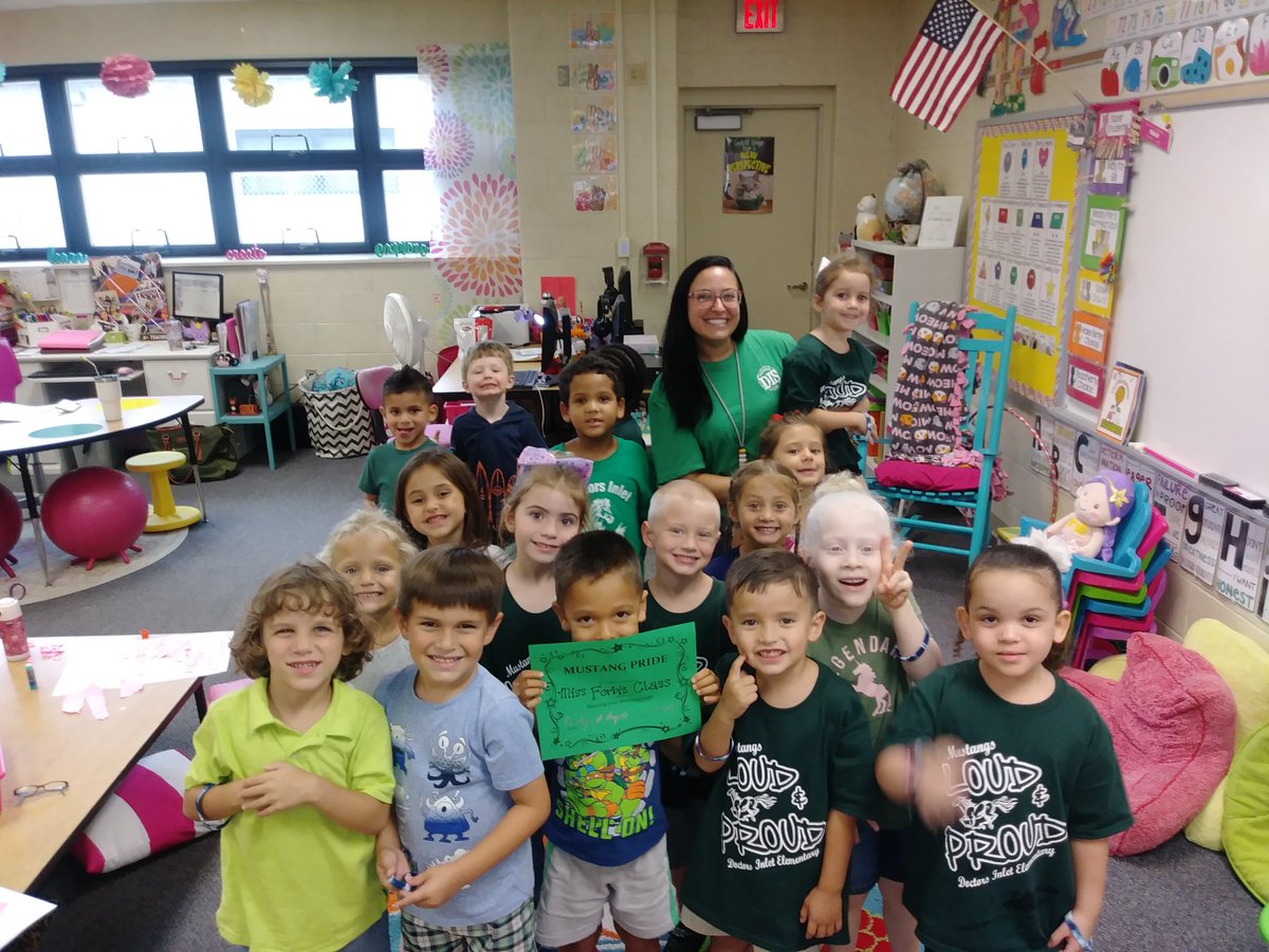 Caayers's tweet photo. Celebrated this great class today with our first Mustang Pride Award of the school year! #dismustangs #principallife https://t.co/fpgk0wcozo