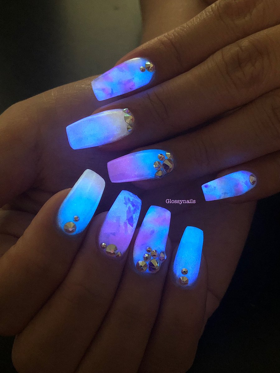 Glossynails's tweet photo. So it seems it’s a 50/50 with the glo...whatcha sayin? #nails #SummerVibes #beachbum https://t.co/oNdvaK76tN