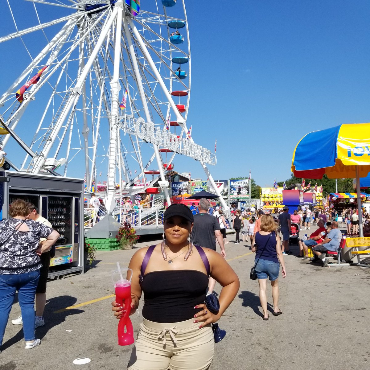 Inikatae's tweet photo. @SharaneCalister at Iowa State Fair https://t.co/iIB0aYURPd