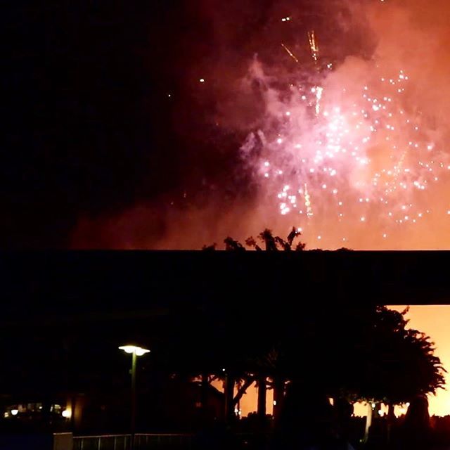 TheBrookharts's tweet photo. Does it feel like the darkness is creeping in on IllumiNations? We feel so! Any requests for what βscenesβ you want featured as we record its last days? #epcot #worldshowcase #illuminations #epcotfireworks #dailyvlog #nosmallcreator https://t.co/Ju6SqImLqu