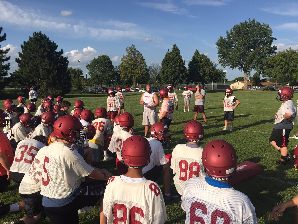 SFRiderFootball's tweet photo. Coach Peterson reviewing Rider defense with the class of 2023! https://t.co/pC9alCIW0D
